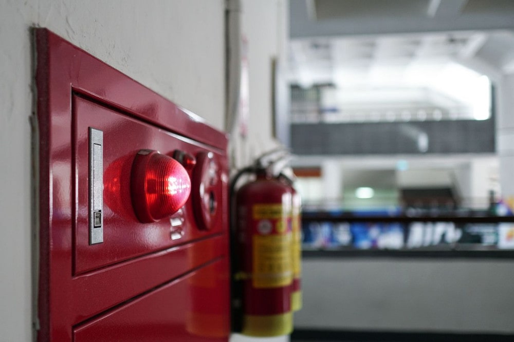 Wall fire extinguisher station